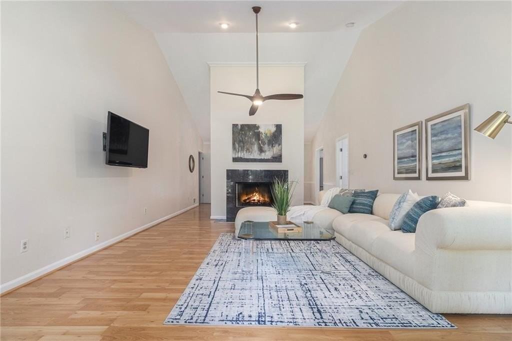 1402 Mclendon Dr - Photo 3 of 26