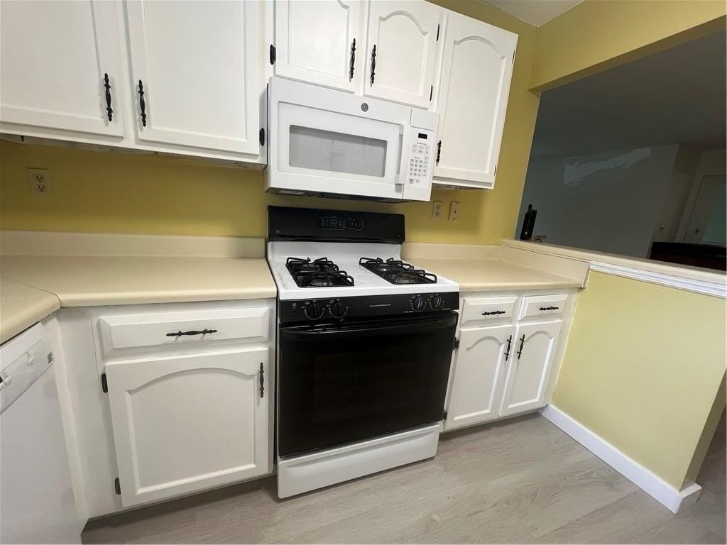 1648 Raleigh Cir Se - Photo 3 of 25
