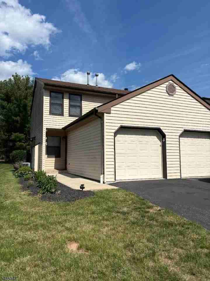 131 Locust Ct - Photo 2 of 14