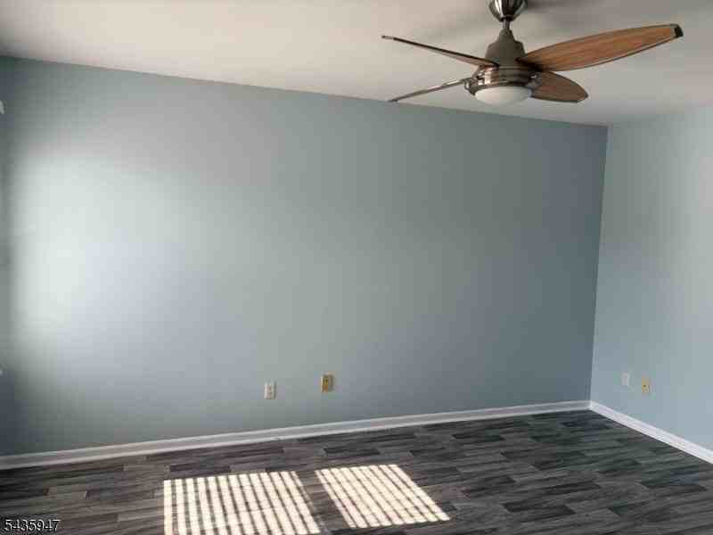 131 Locust Ct - Photo 6 of 14