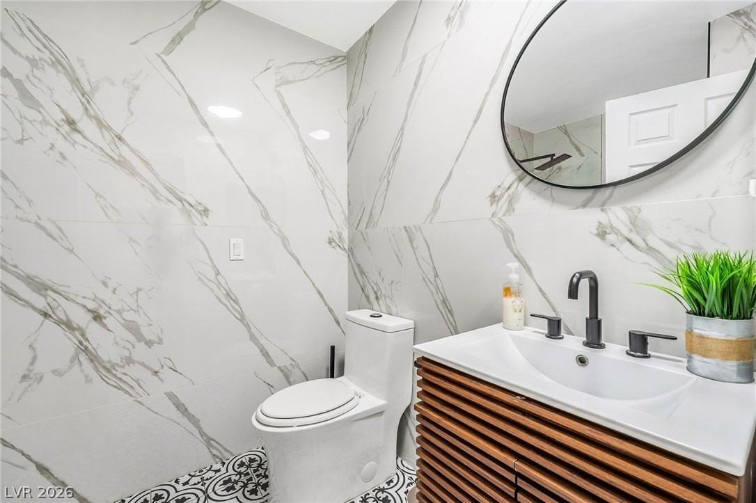 5576 W Rochelle Ave #22A - Photo 3 of 35
