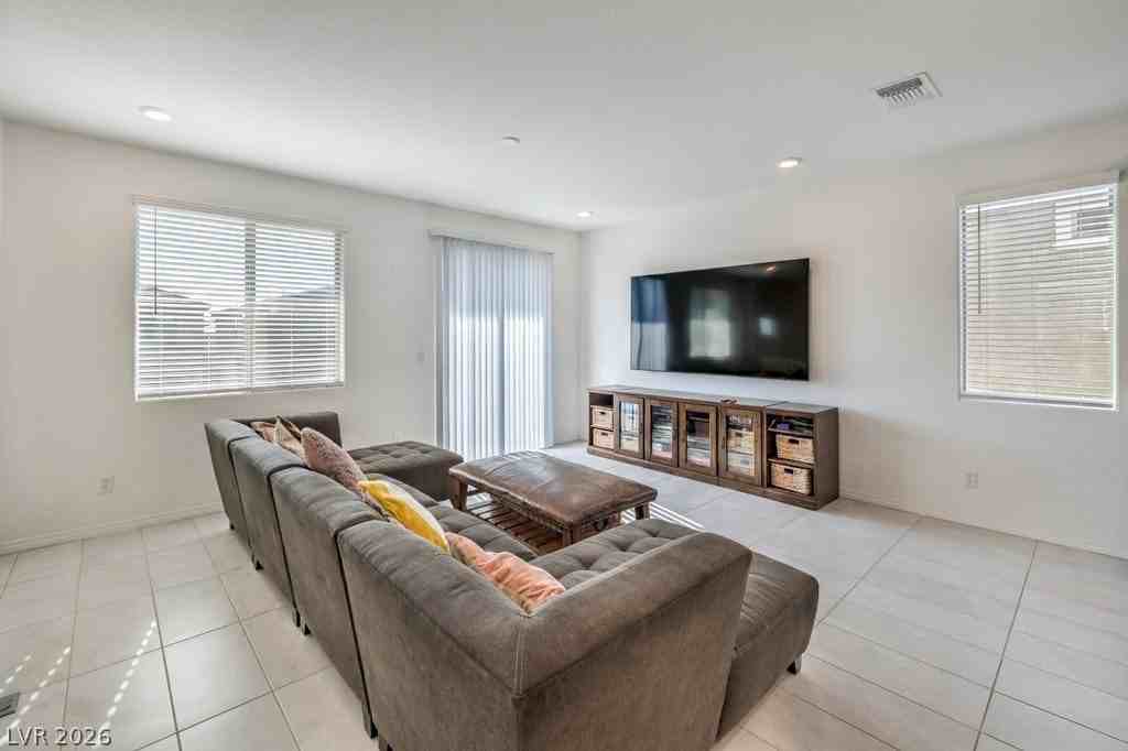8051 Adelaide Hills St - Photo 5 of 39