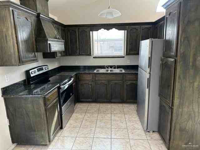 716 S Dfw Dr - Photo 2 of 13