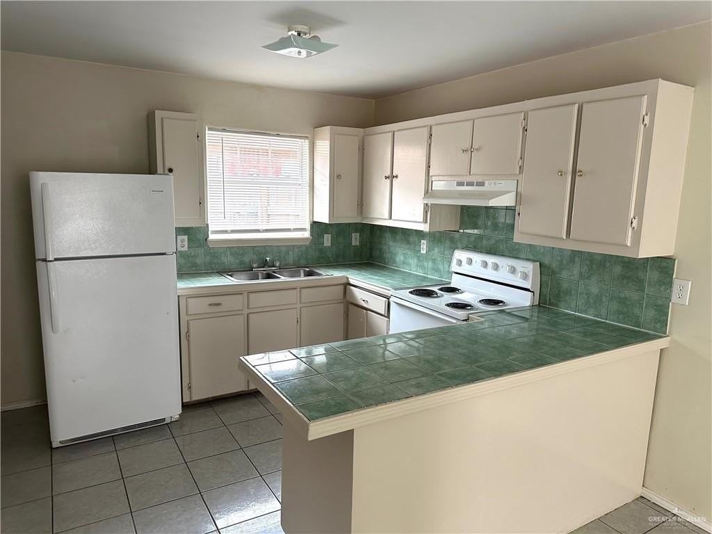 3710 W Zelma St - Photo 4 of 11