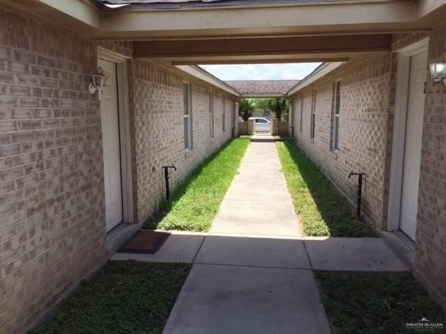 1302 S Diplomat Dr - Photo 2 of 11