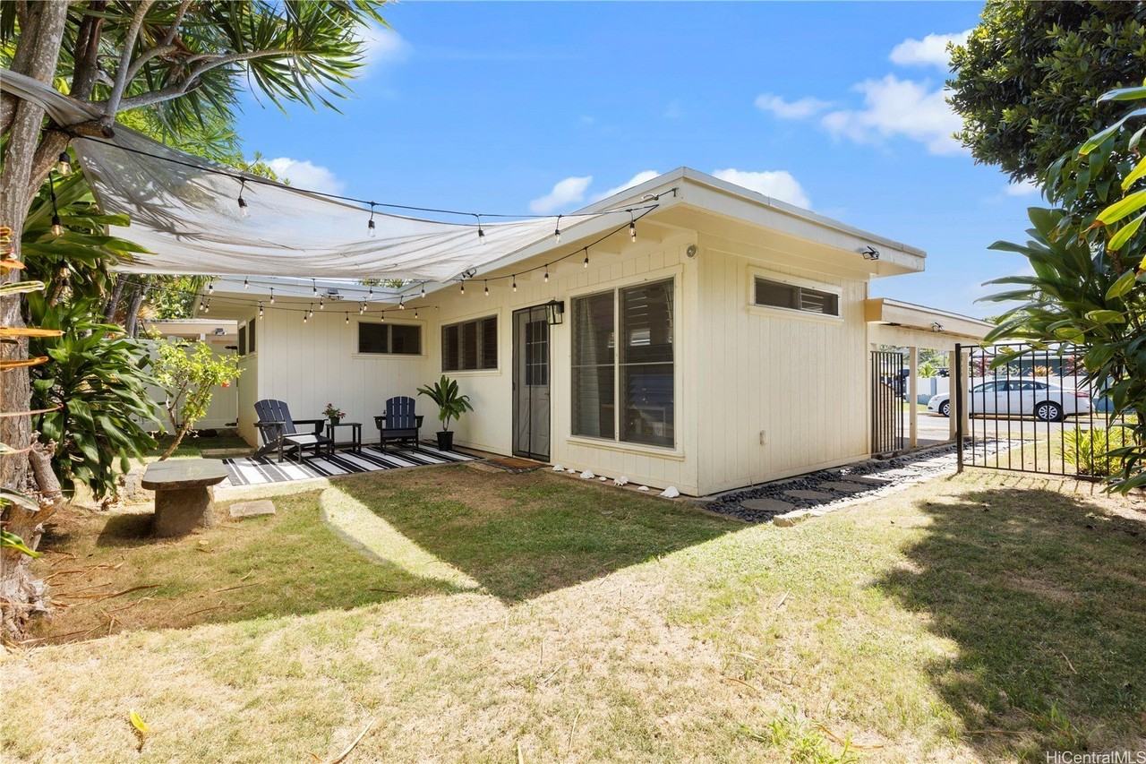 678 Kihapai St #D - Photo 2 of 12