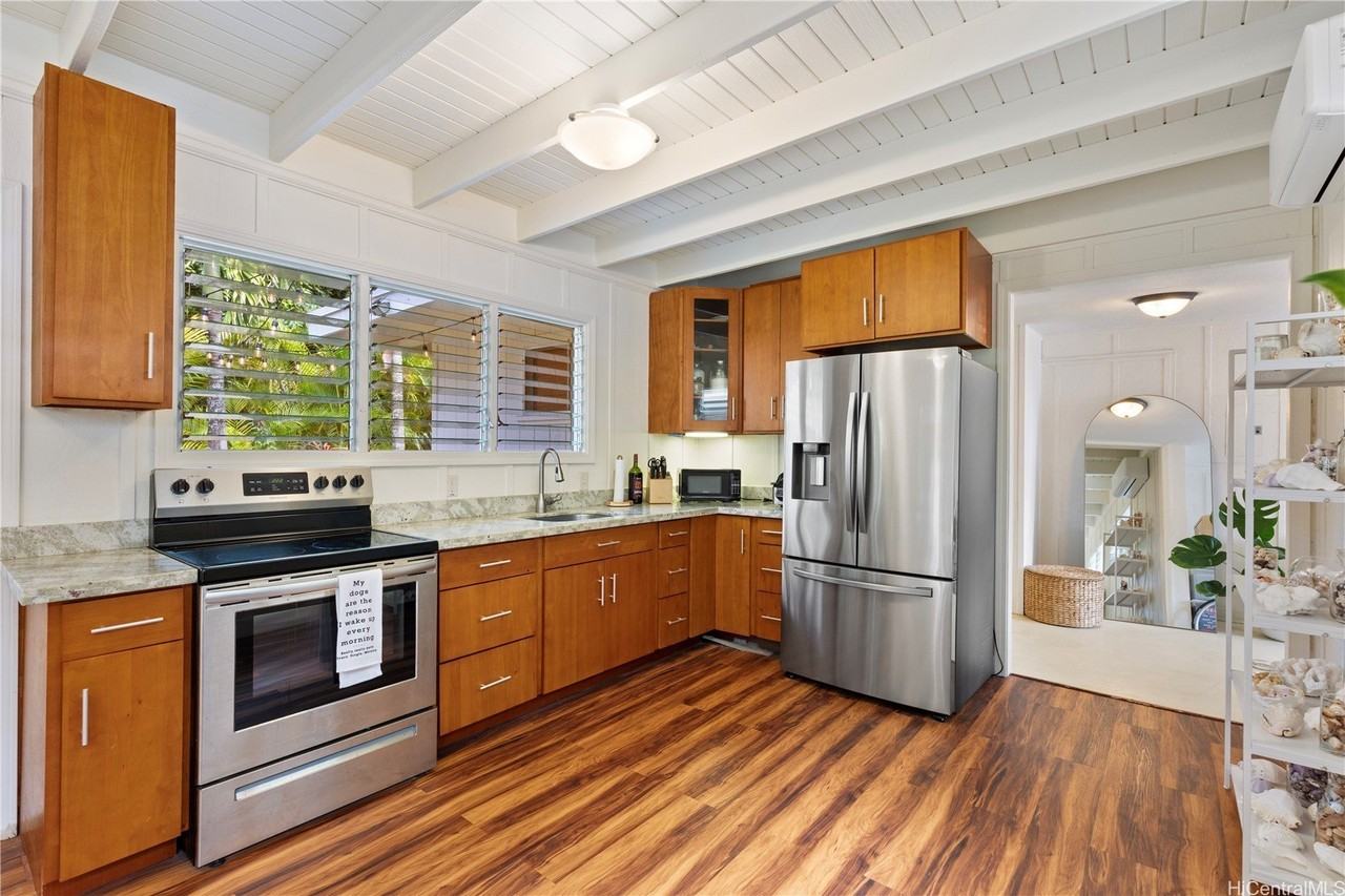678 Kihapai St #D - Photo 3 of 12