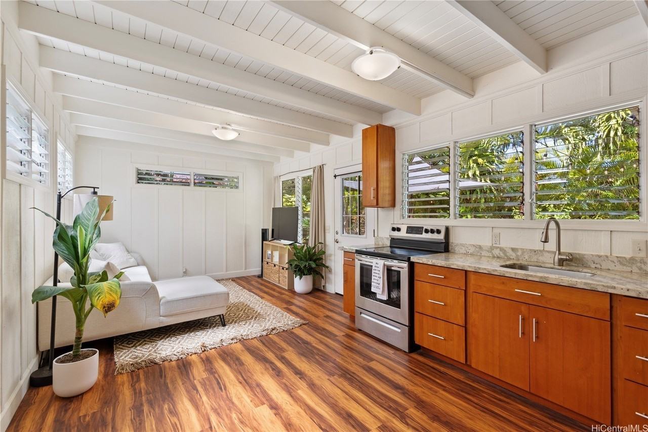 678 Kihapai St #D - Photo 4 of 12