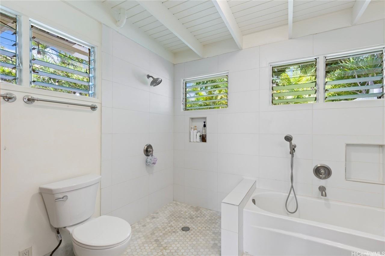 678 Kihapai St #D - Photo 6 of 12