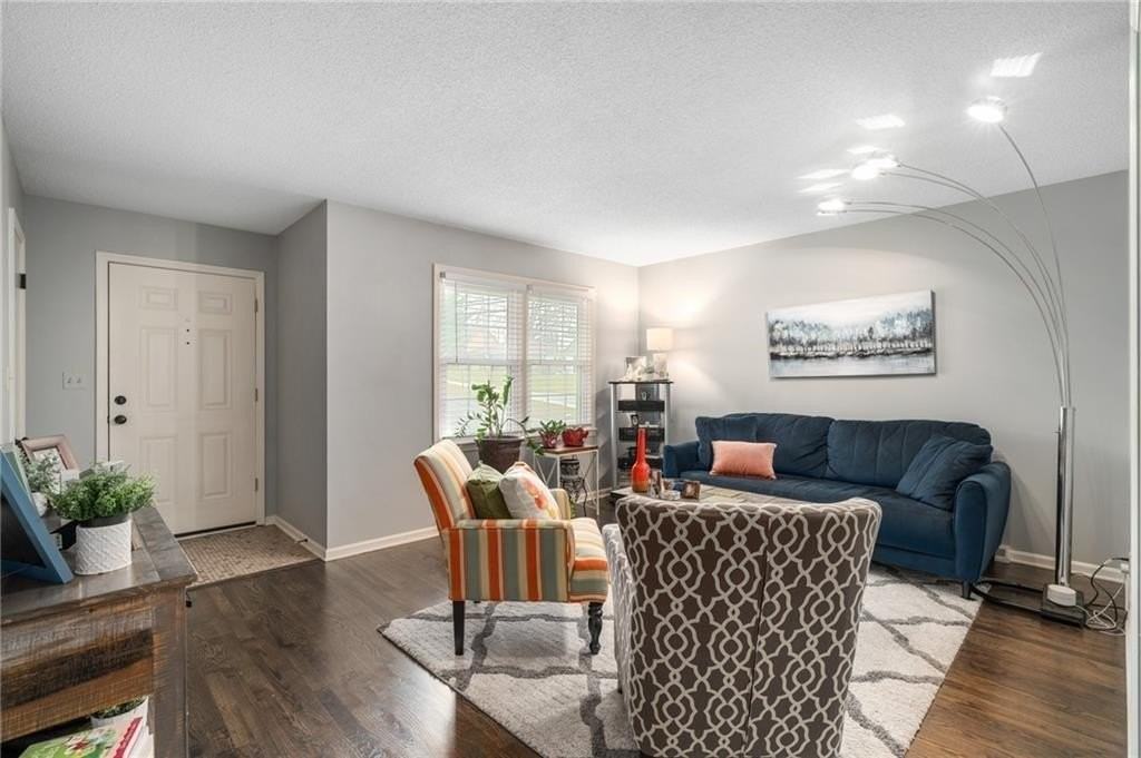 8830 Ivanhoe Trl - Photo 5 of 37