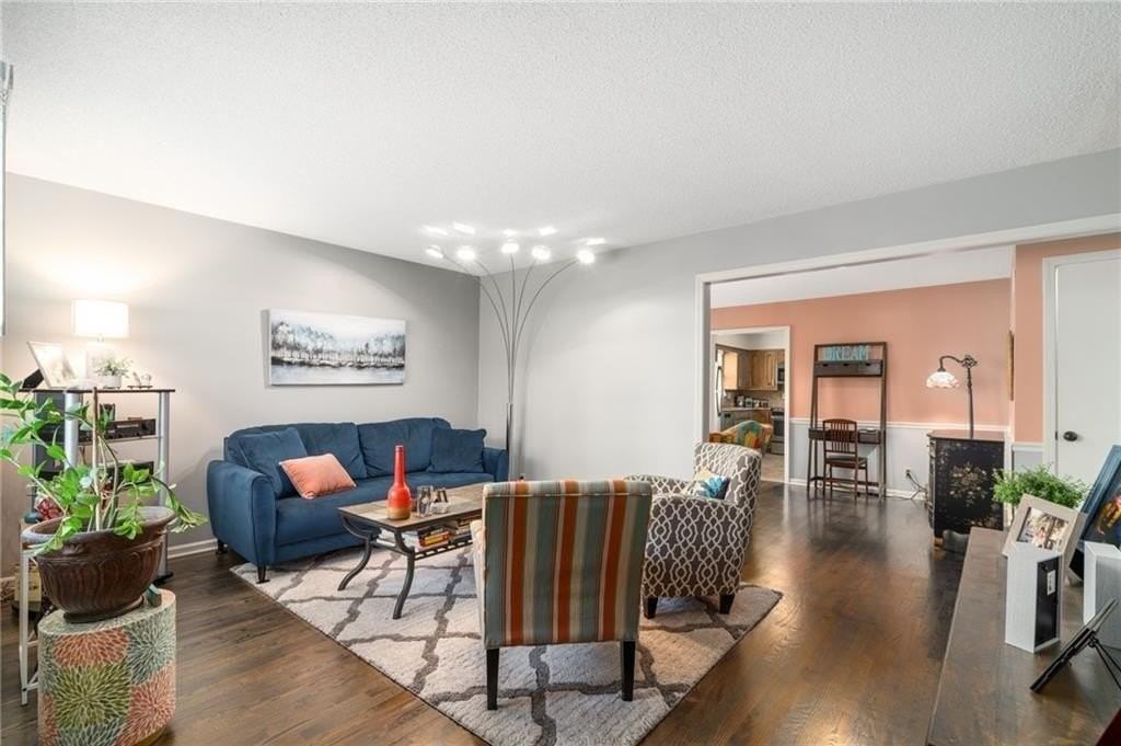 8830 Ivanhoe Trl - Photo 6 of 37