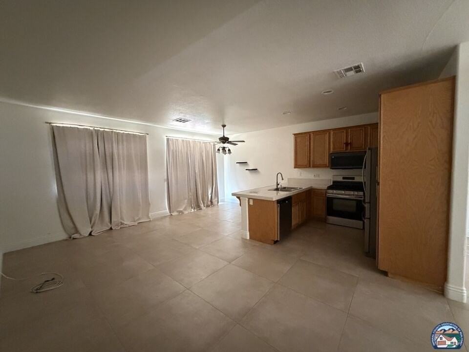 1216 D Patino St - Photo 2 of 7