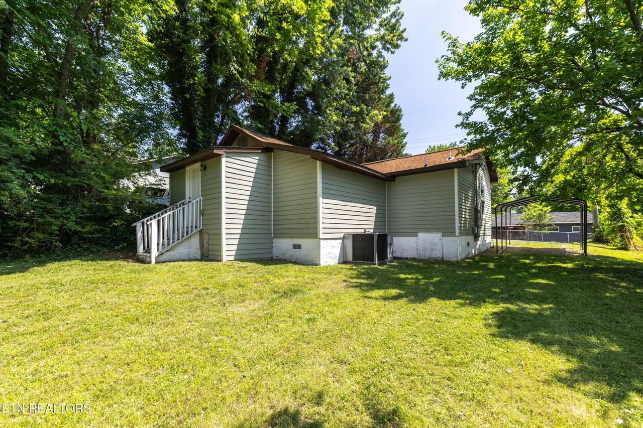 1715 Fay St - Photo 5 of 24