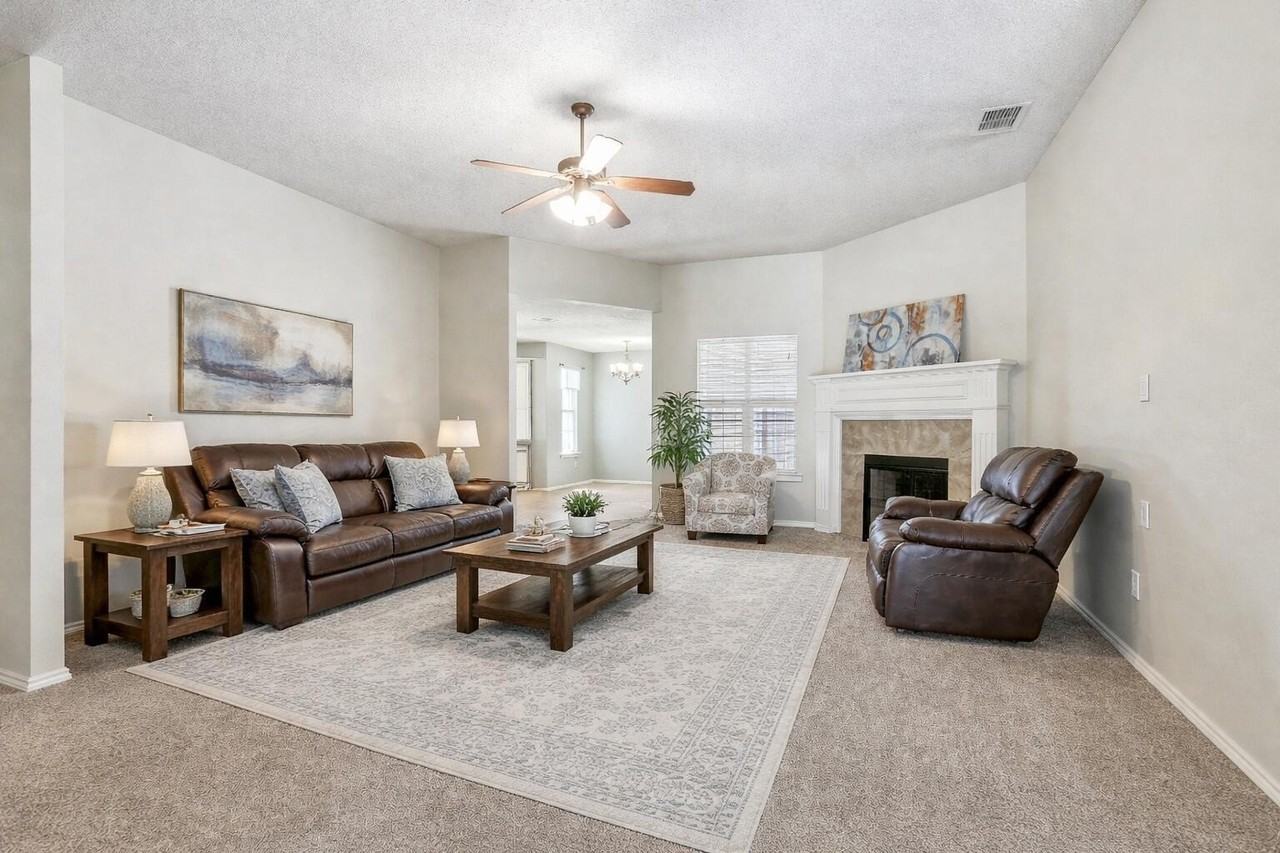 6115 100th St - Photo 4 of 35