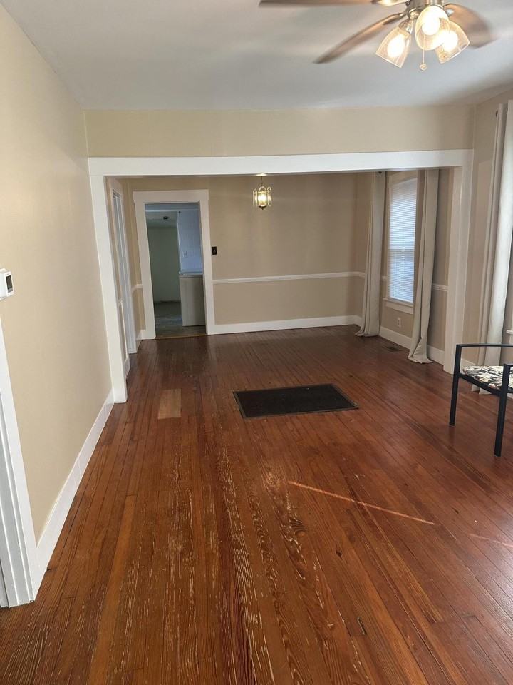 232 Bassett Ave - Photo 3 of 13