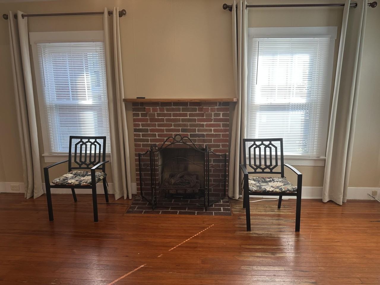 232 Bassett Ave - Photo 4 of 13