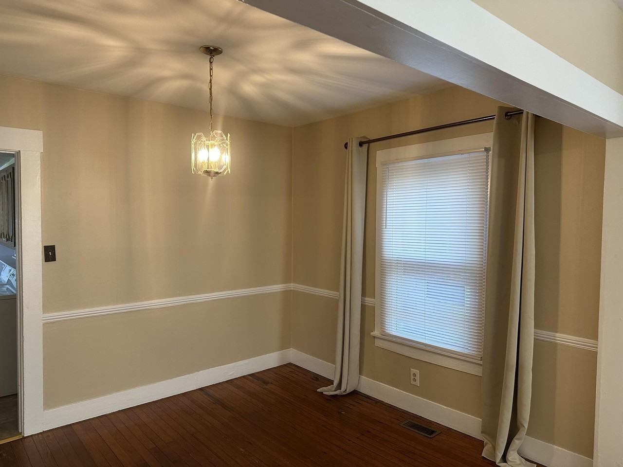 232 Bassett Ave - Photo 6 of 13