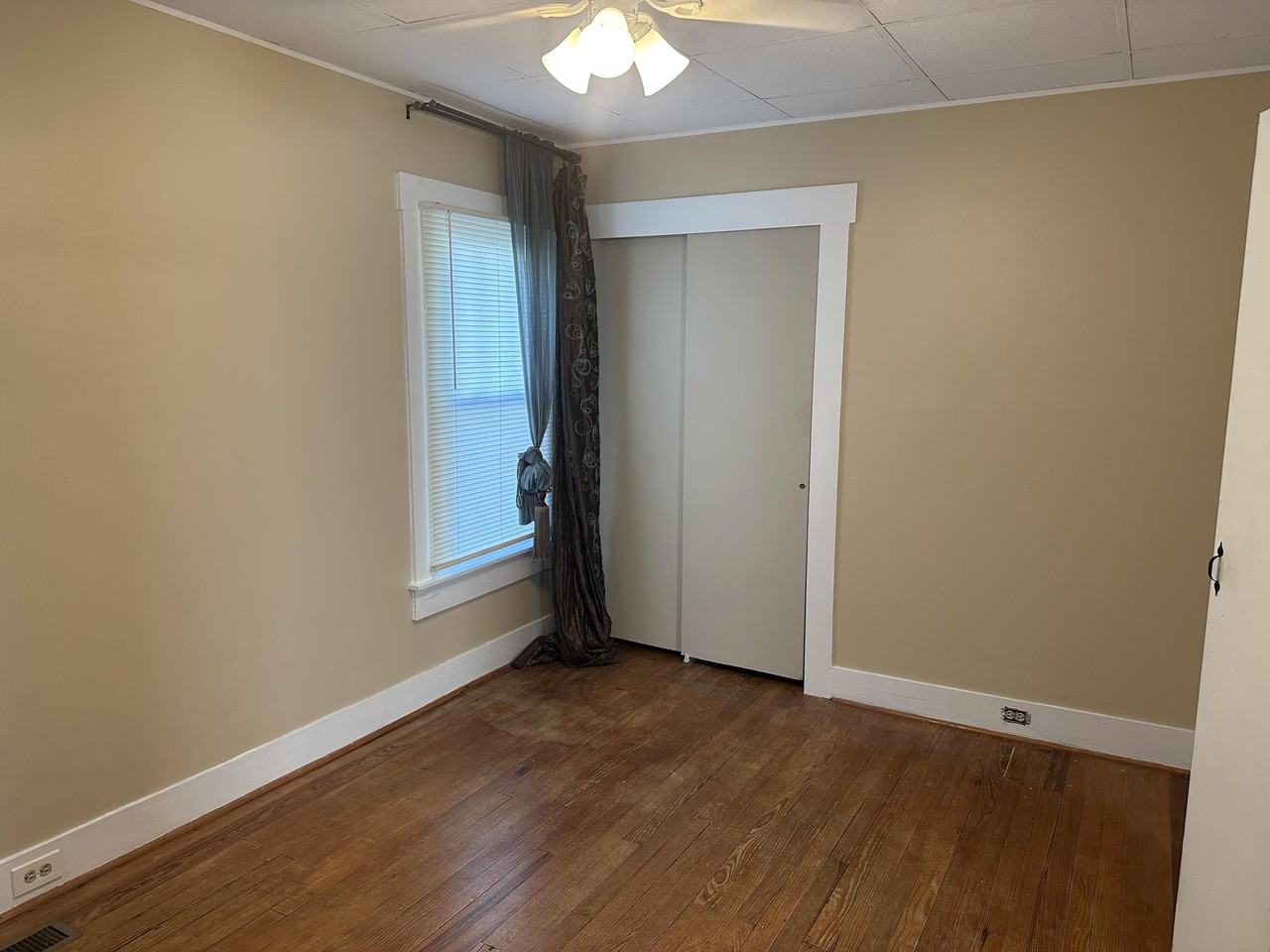 232 Bassett Ave - Photo 7 of 13