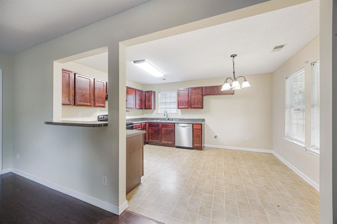 3144 Hopkins Ave - Photo 3 of 3