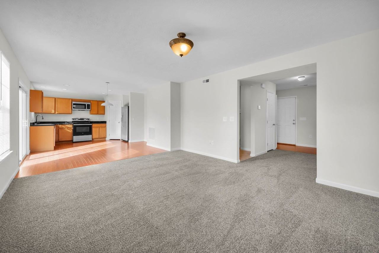 6035 Marsh Cir - Photo 4 of 38