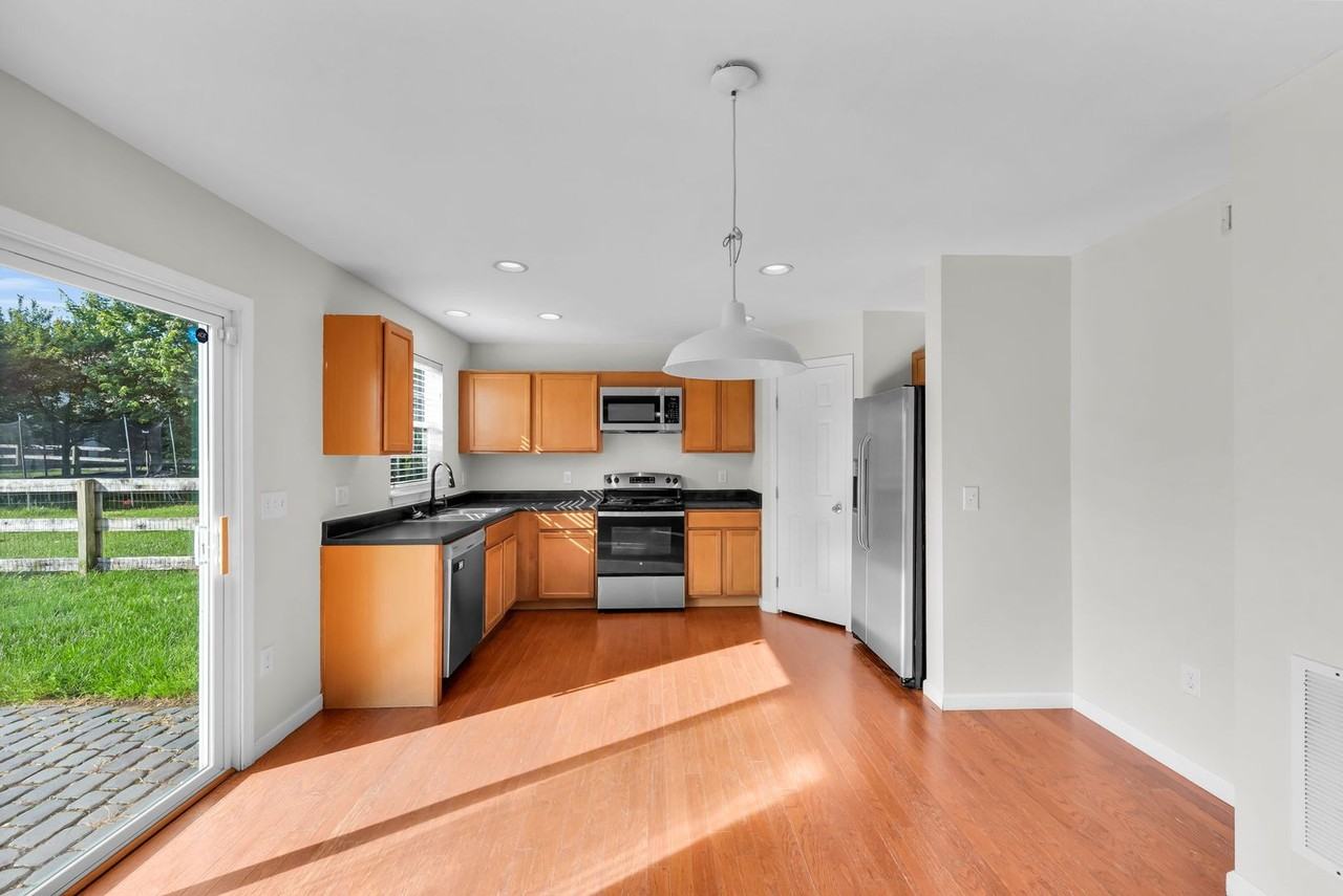 6035 Marsh Cir - Photo 5 of 38