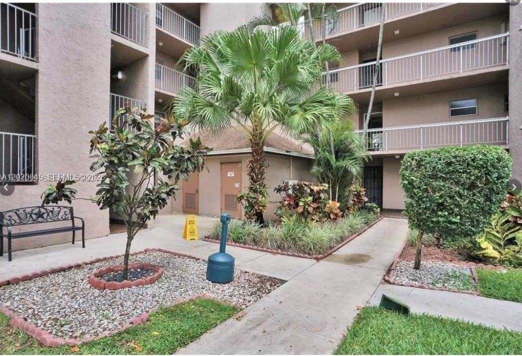 9480 Tangerine Pl #404