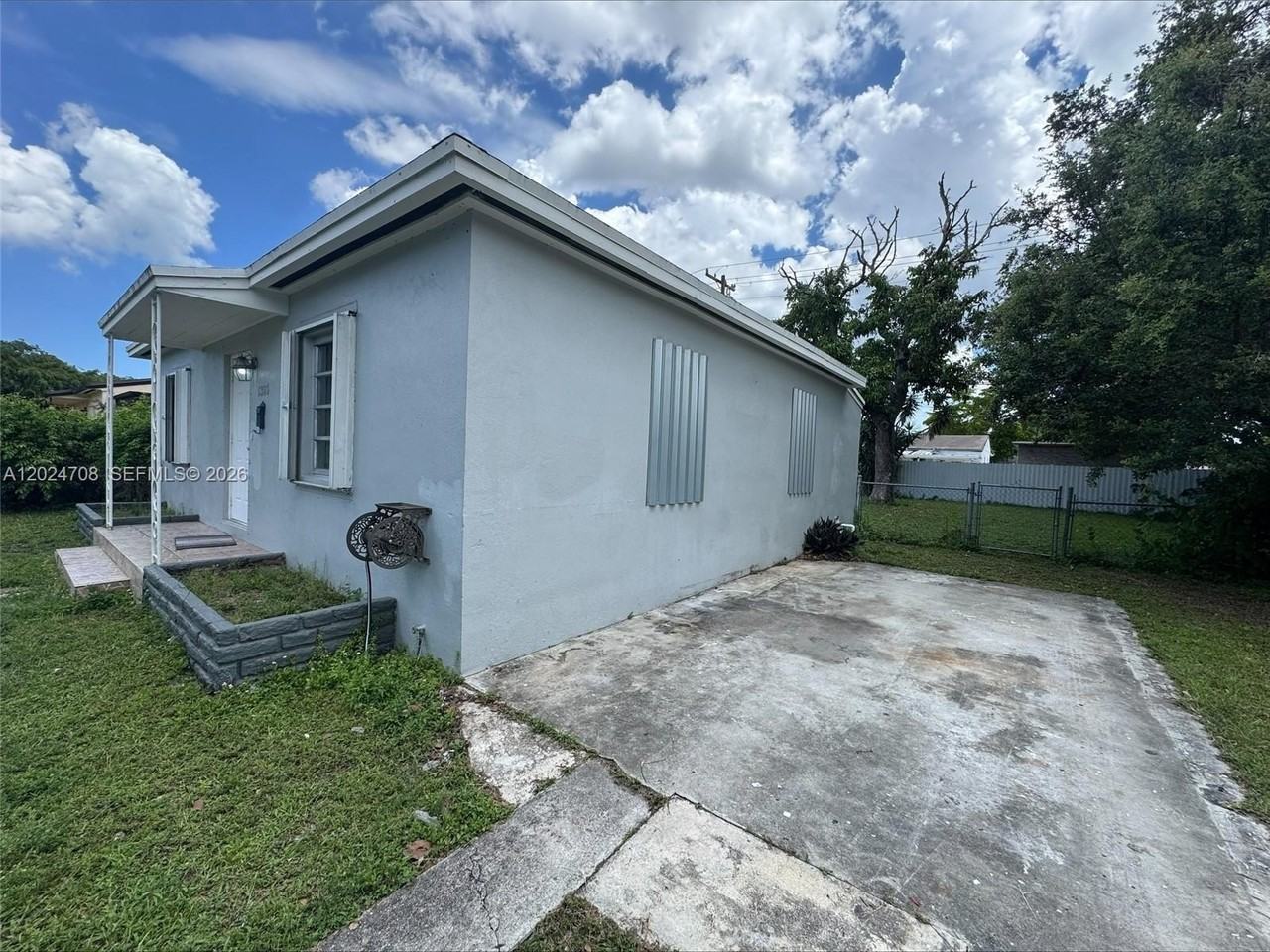 1320 Nw 87th St - Photo 2 of 10