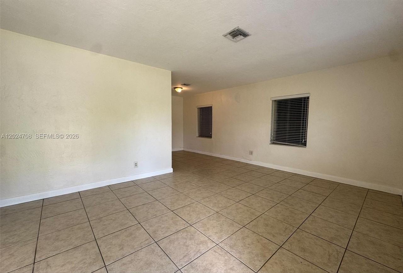 1320 Nw 87th St - Photo 4 of 10