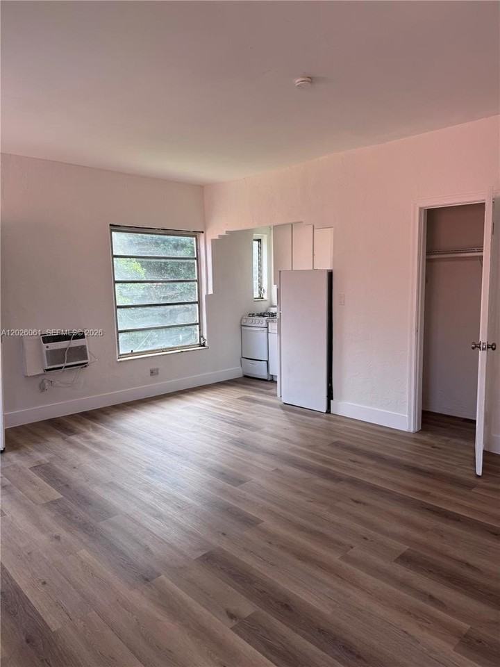 825 Alton Rd #8 - Photo 2 of 6