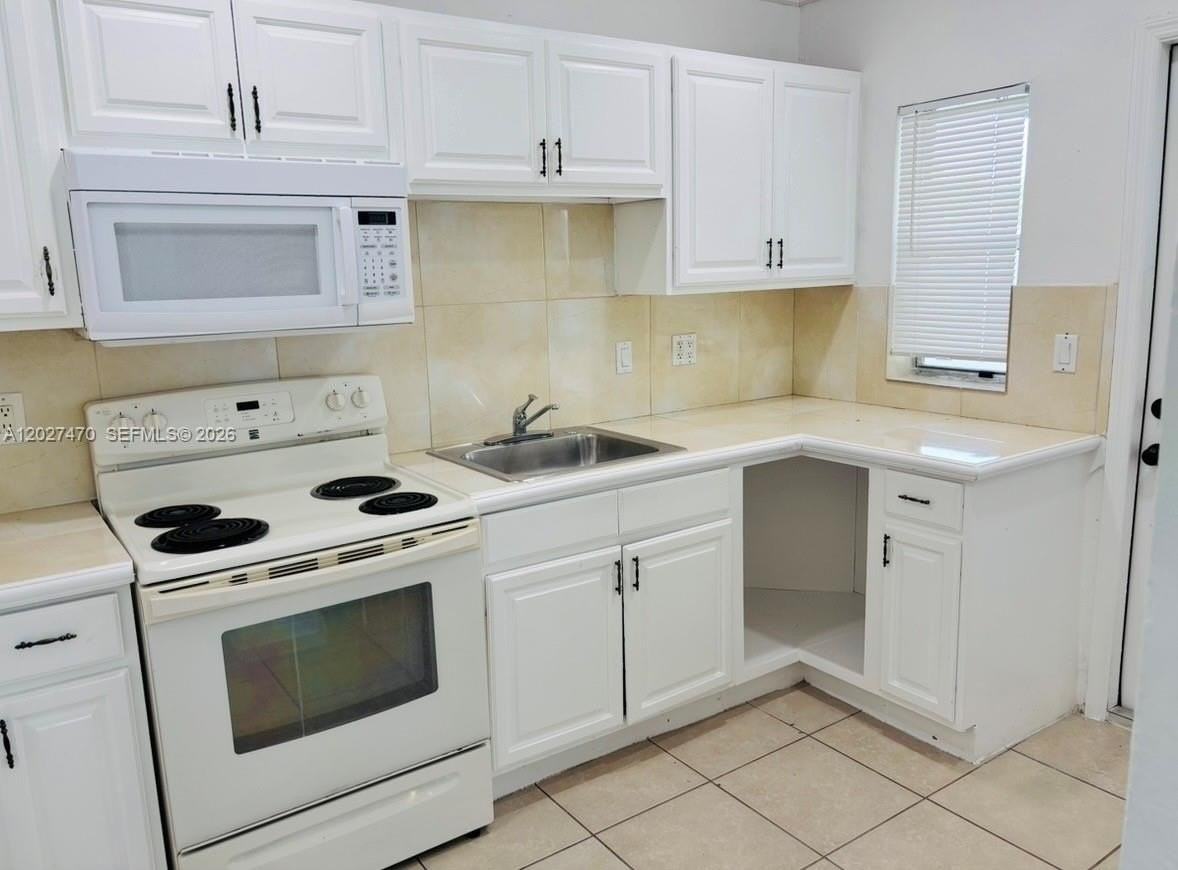 14400 Polk St - Photo 4 of 12