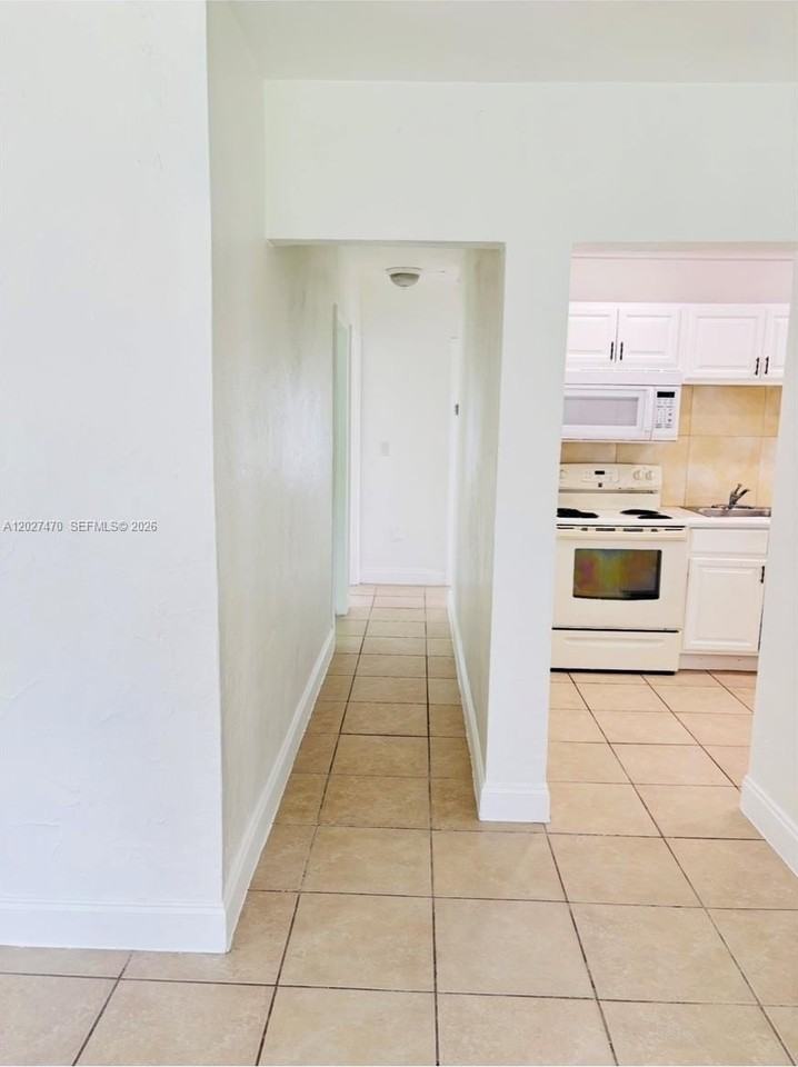 14400 Polk St - Photo 5 of 12