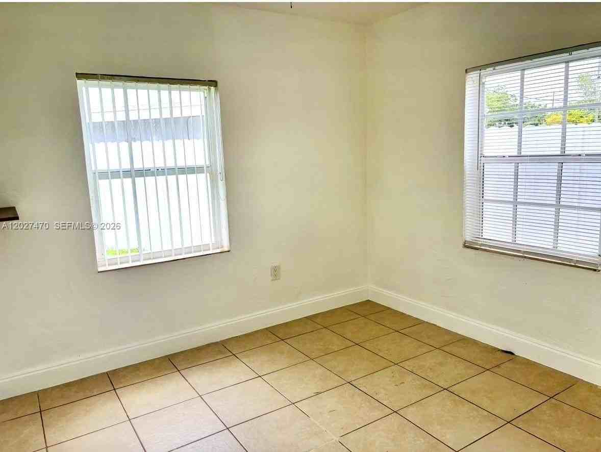 14400 Polk St - Photo 6 of 12