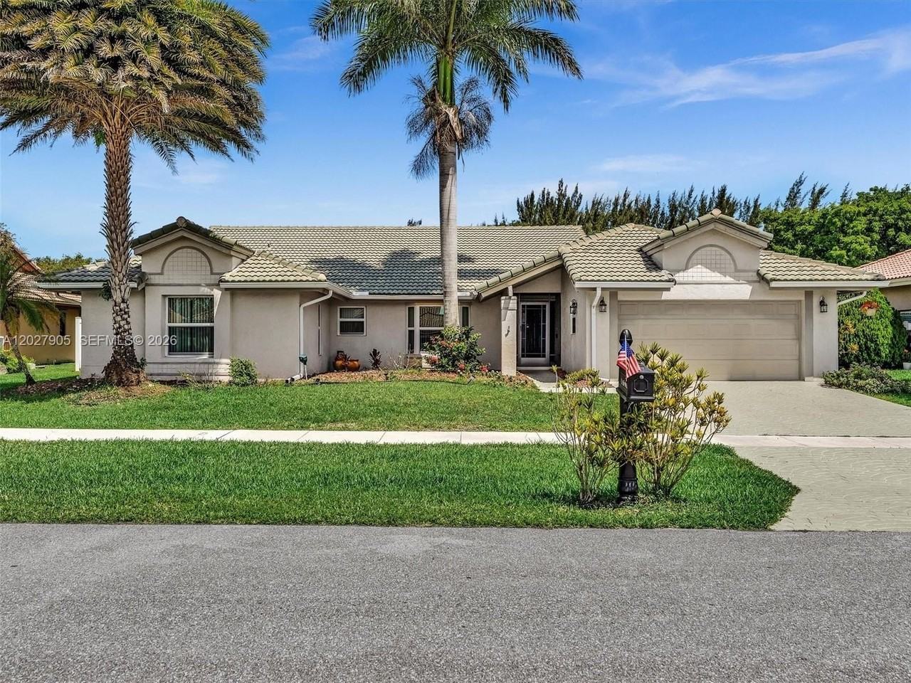11690 Island Lakes Ln - Photo 4 of 44