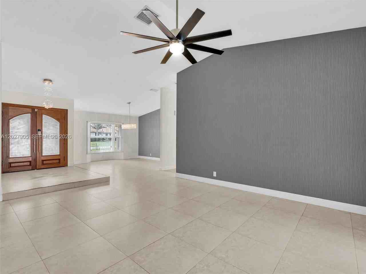 11690 Island Lakes Ln - Photo 5 of 44