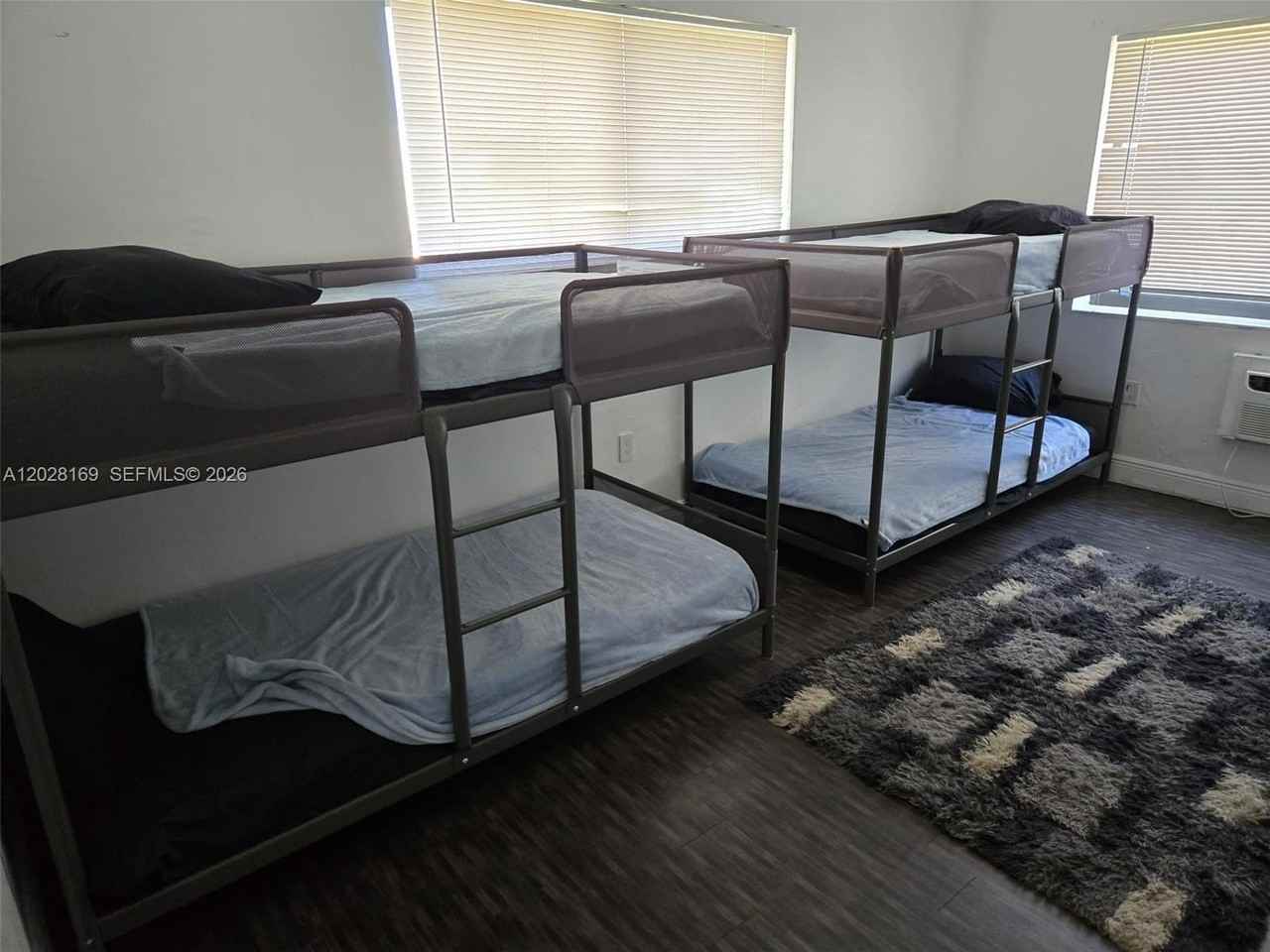 7035 Rue Granville #2 - Photo 3 of 6