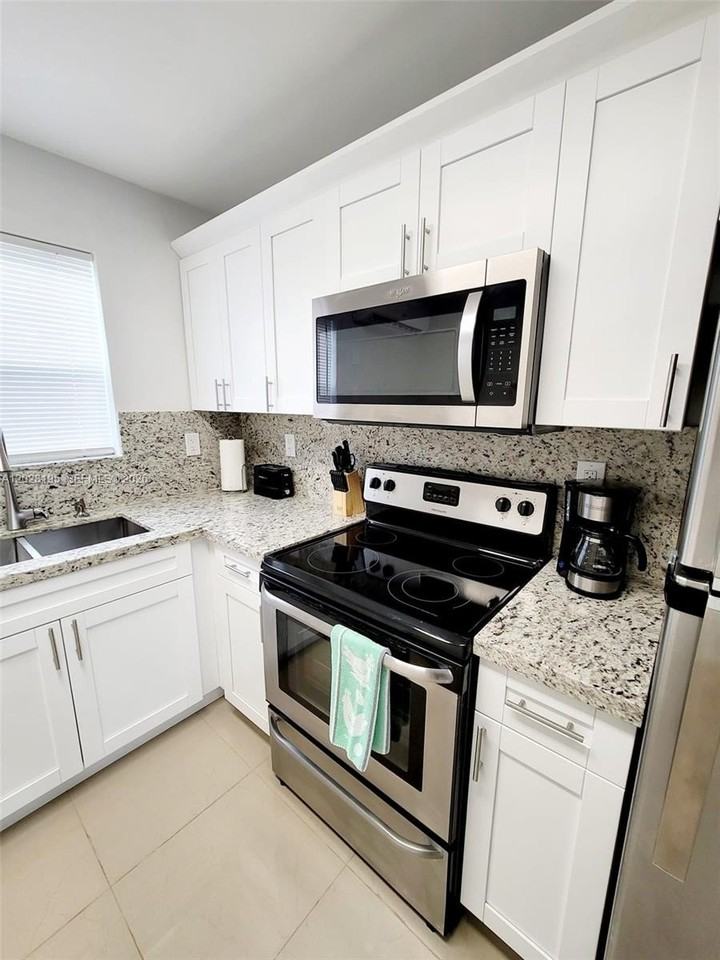 1723 Wiley St #XX - Photo 2 of 18
