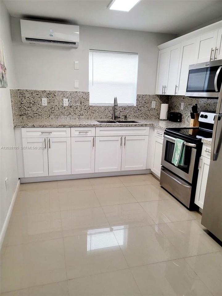 1723 Wiley St #XX - Photo 3 of 18