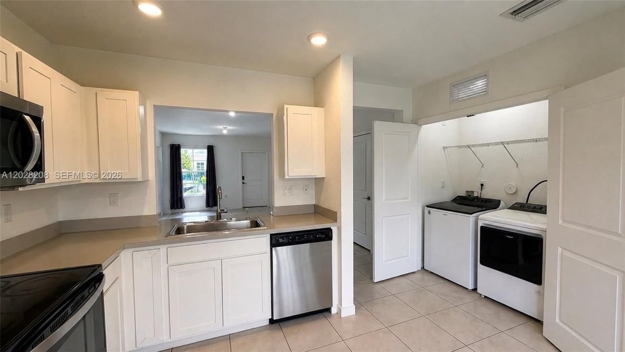 496 Ne 5th St #496 - Photo 3 of 13