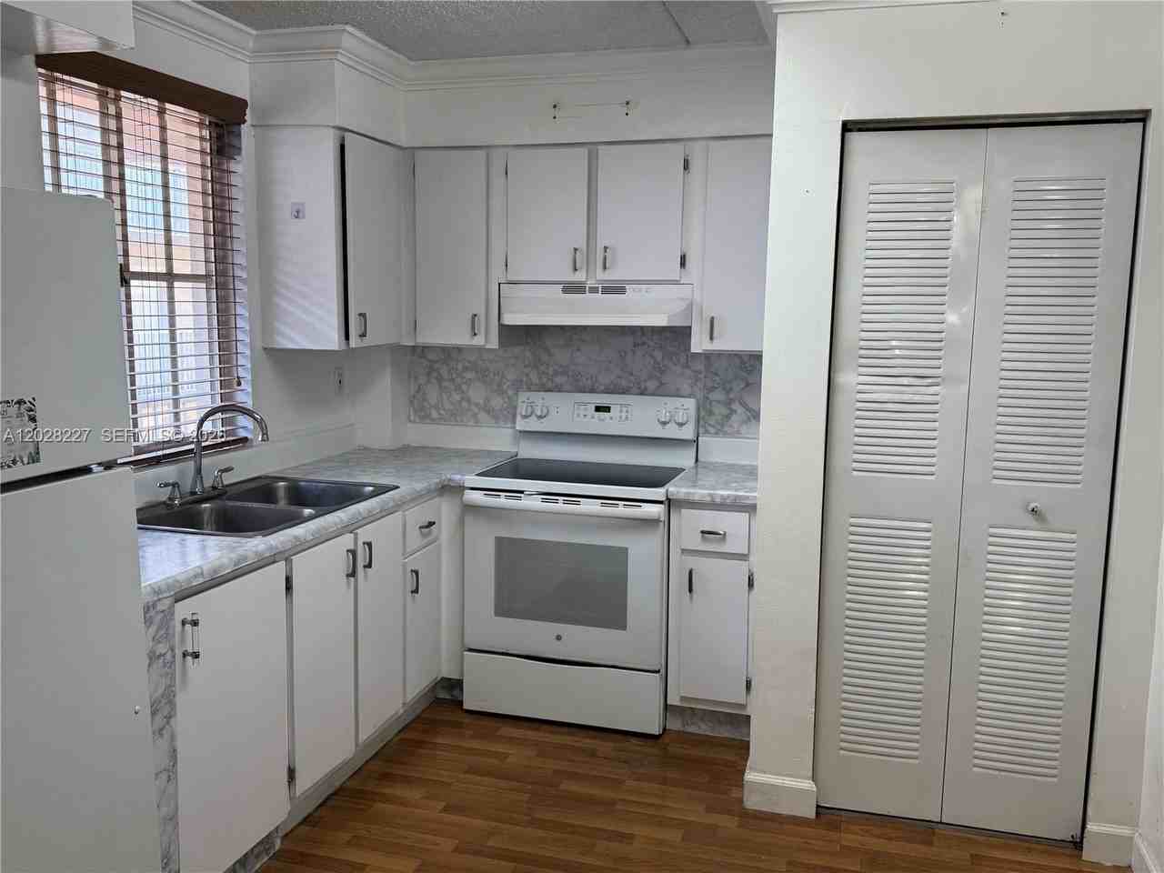 6195 Nw 186th St #303 - Photo 5 of 16