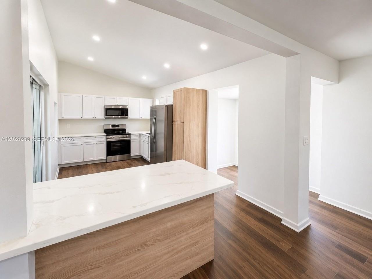 6560 Hayes St - Photo 4 of 16