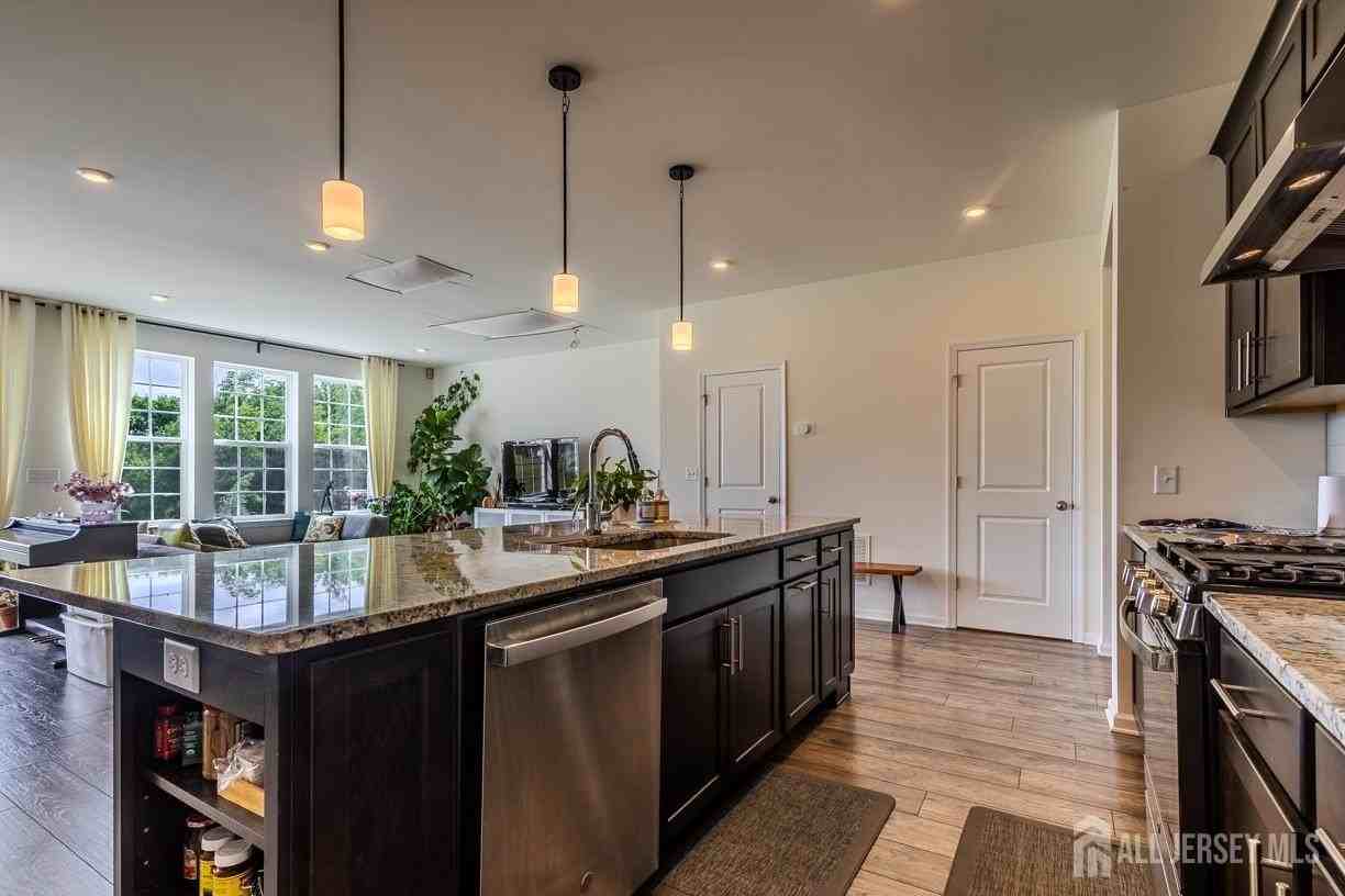 3305 Charleston Dr - Photo 7 of 29