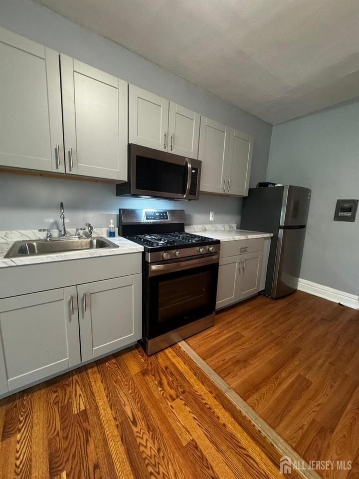 830 S 16th St #3 - Photo 2 of 13