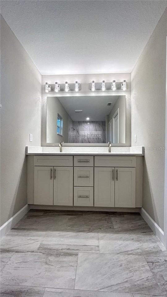 3255 Thurston Ave - Photo 3 of 26