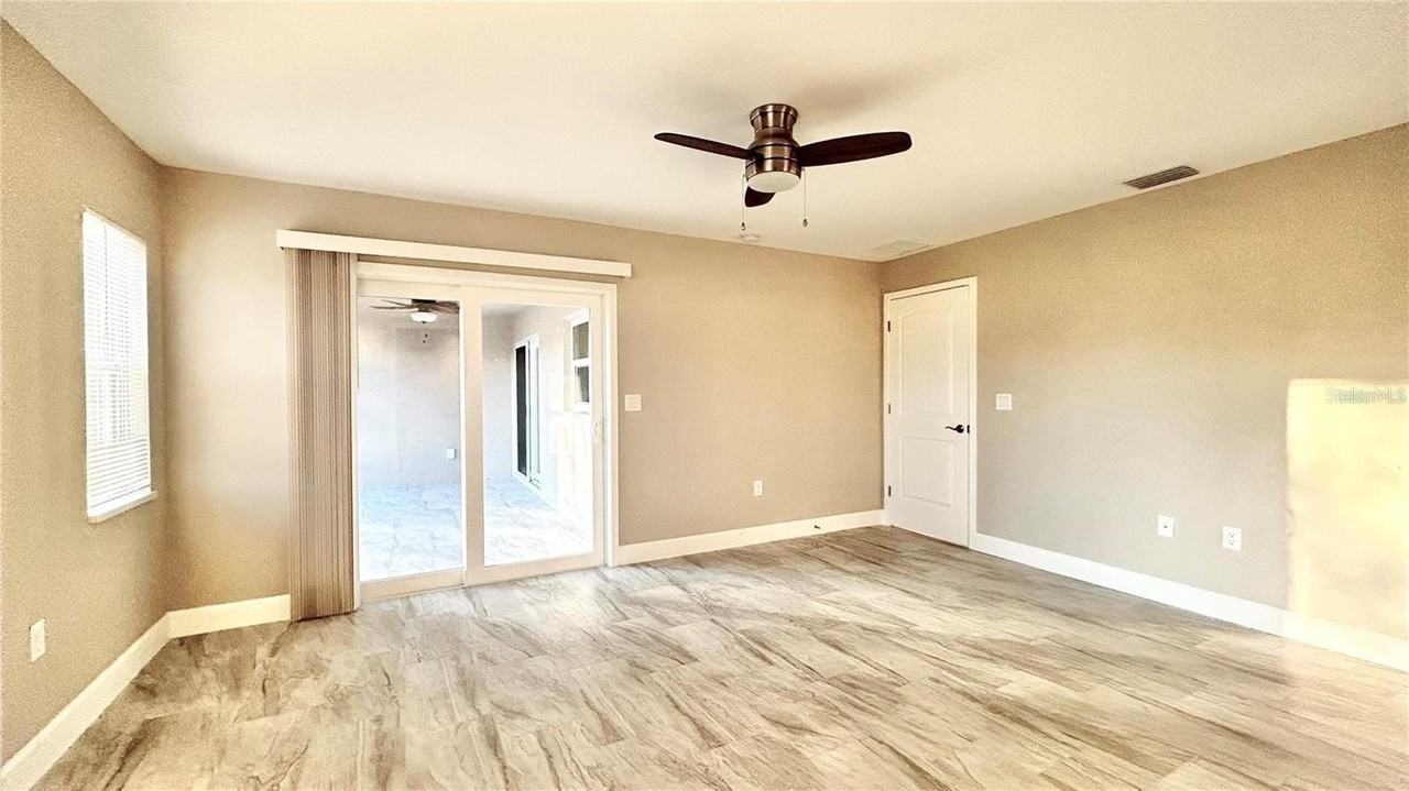 3255 Thurston Ave - Photo 4 of 26