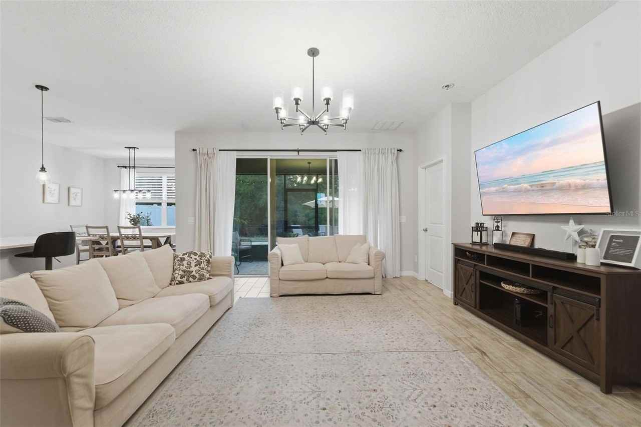 1097 Hendon Loop - Photo 4 of 50