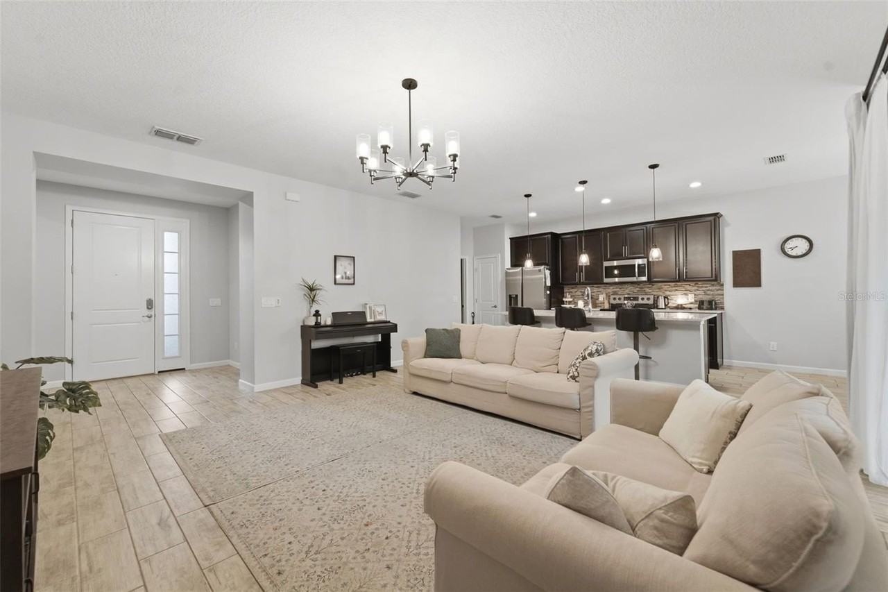 1097 Hendon Loop - Photo 7 of 50
