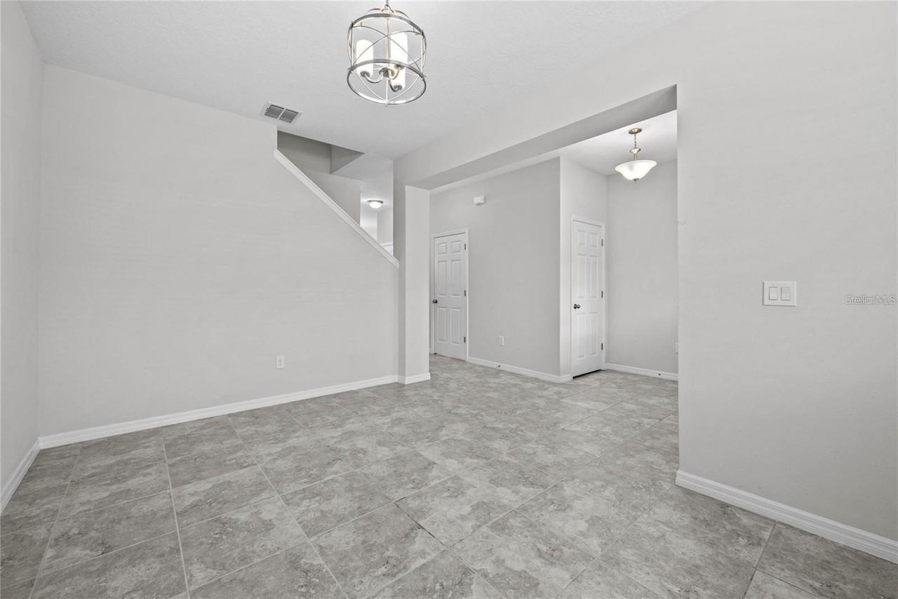 8061 Glenlloyd Ave - Photo 4 of 37