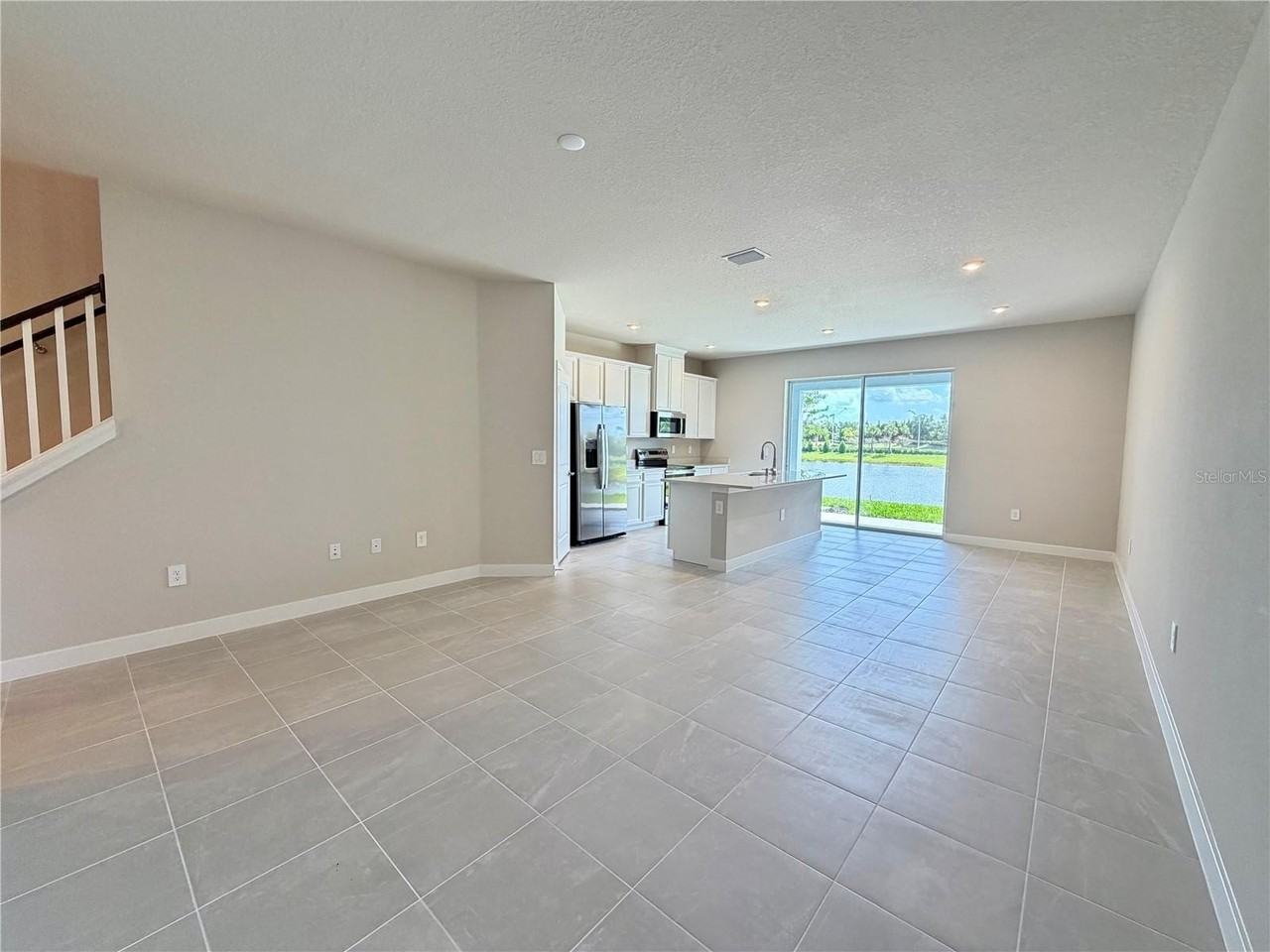 12326 Amber Creek Cir - Photo 4 of 36