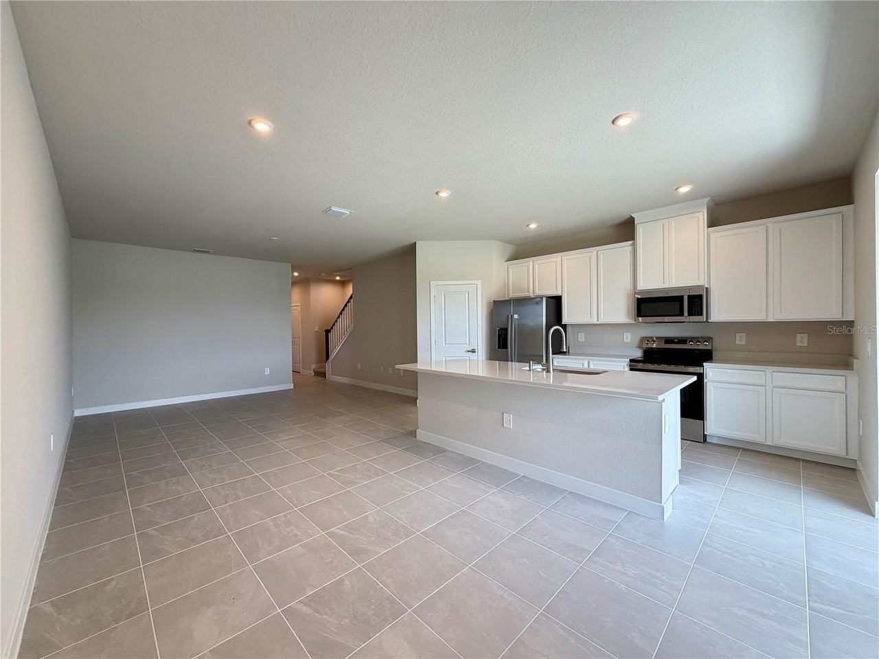 12326 Amber Creek Cir - Photo 5 of 36