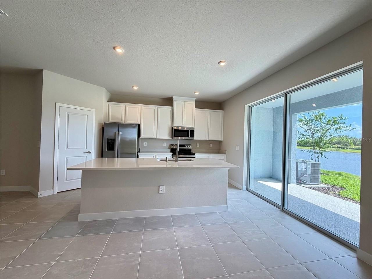12326 Amber Creek Cir - Photo 6 of 36
